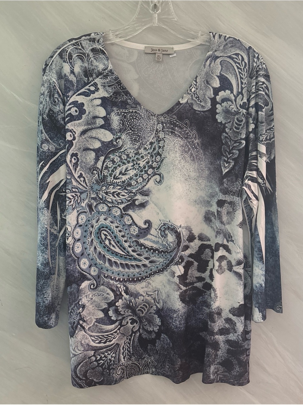 Jess & Jane Women’s XL Blue/White V-Neck 3/4 Sleeve Bedazzled Blouse